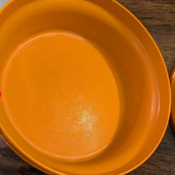 Tupperware Vintage Orange Plastic Bowl With Lid - Picture 6 of 6